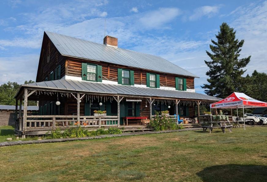 AUBERGE - SOURCE - pourvoiriemastigouche